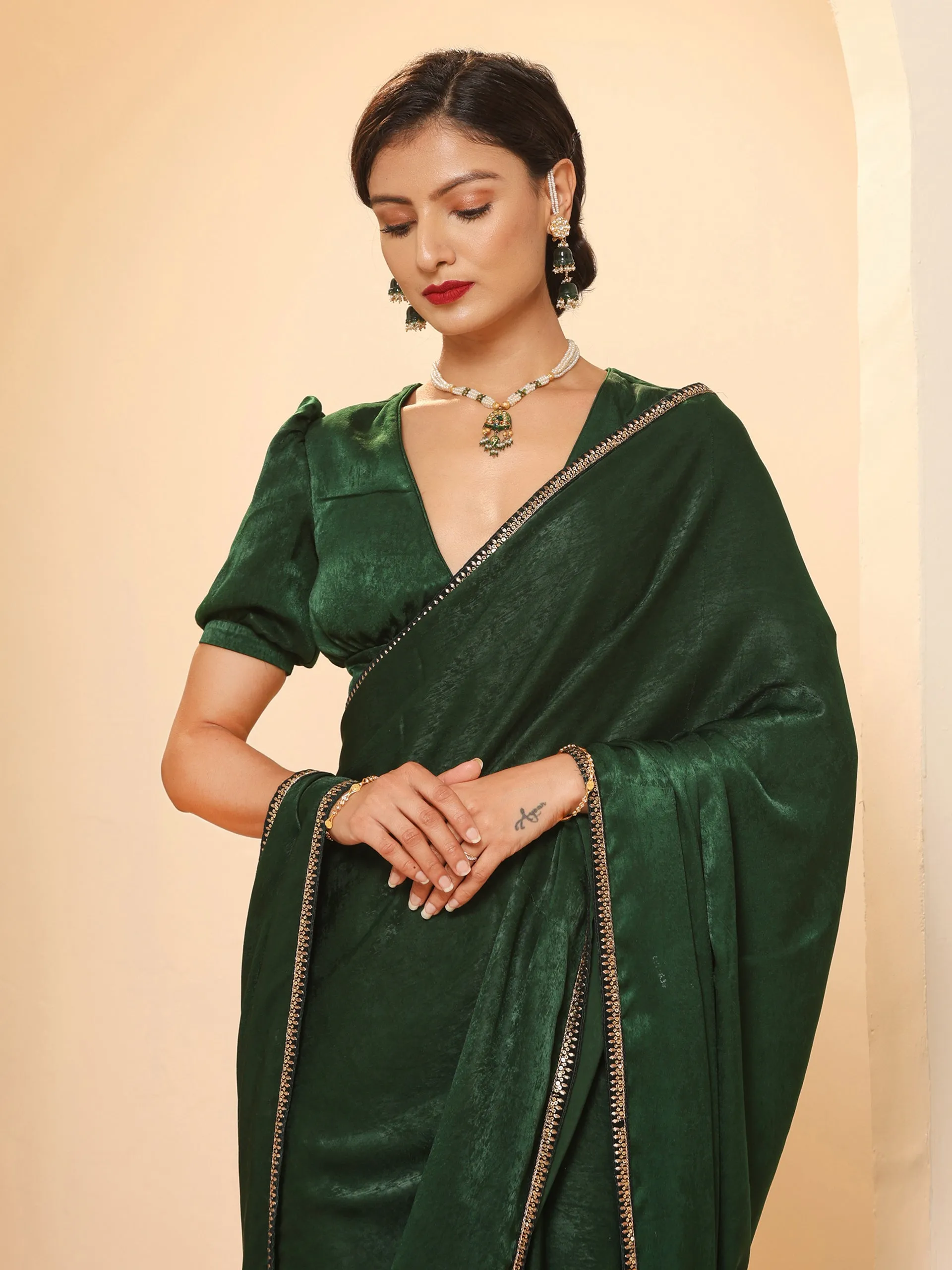 Green Posh Velvety Saree with Lace and Blouse Fabric