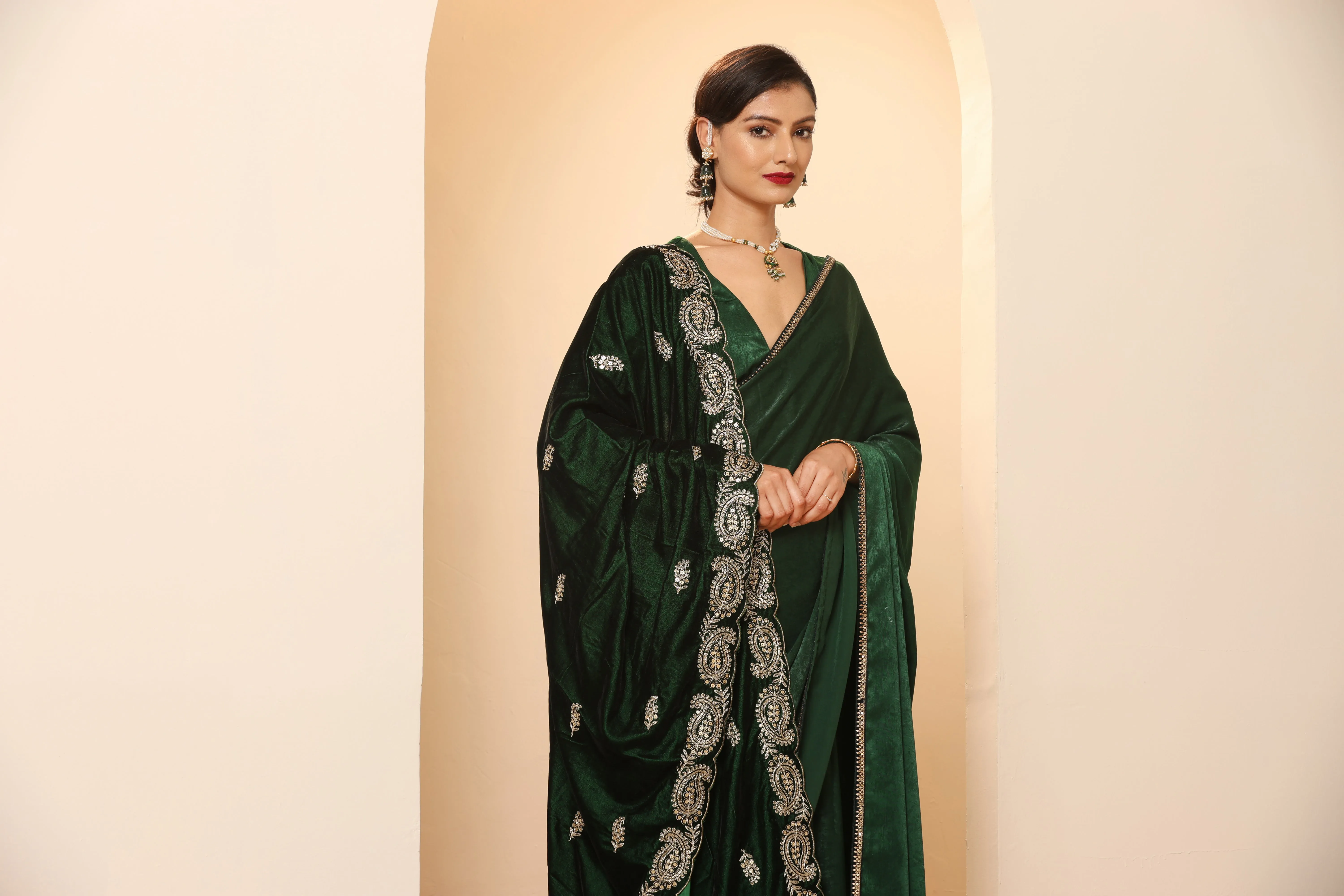 Green Posh Velvety Saree with Lace and Blouse Fabric