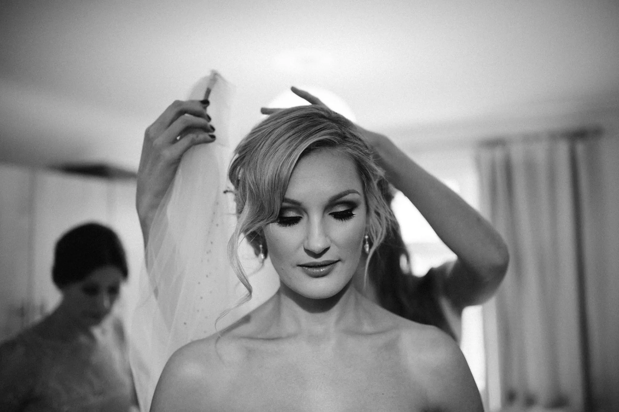 Louise, Berkshire - bespoke veil and earrings