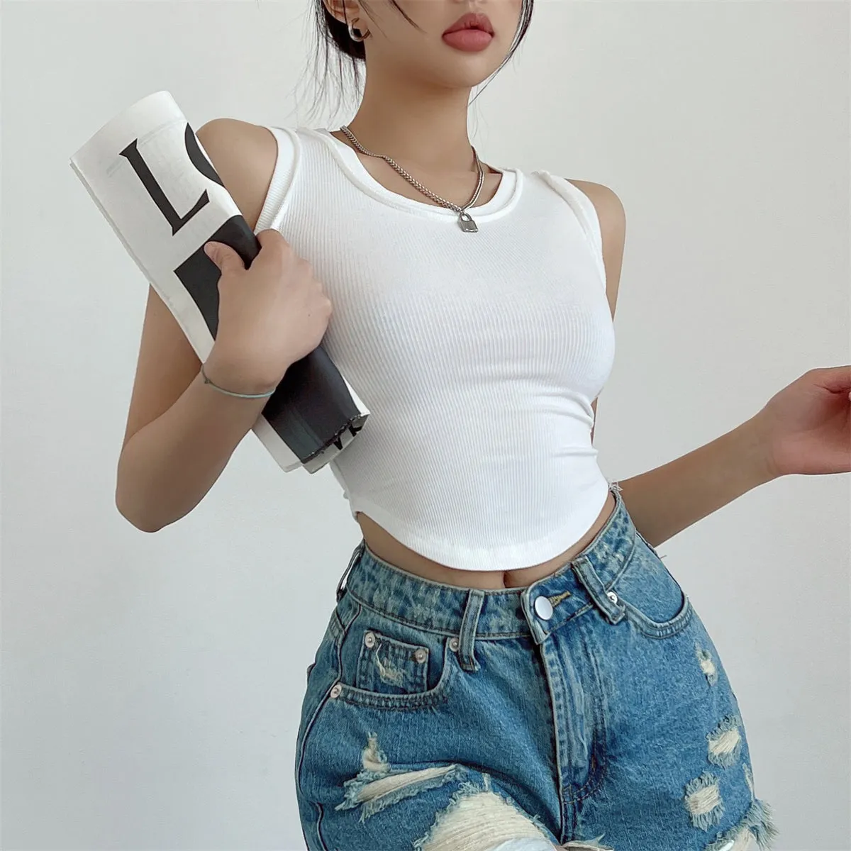 Mielle Solid Color U-Neck Wide Strap Slim Sleeveless Cropped Top