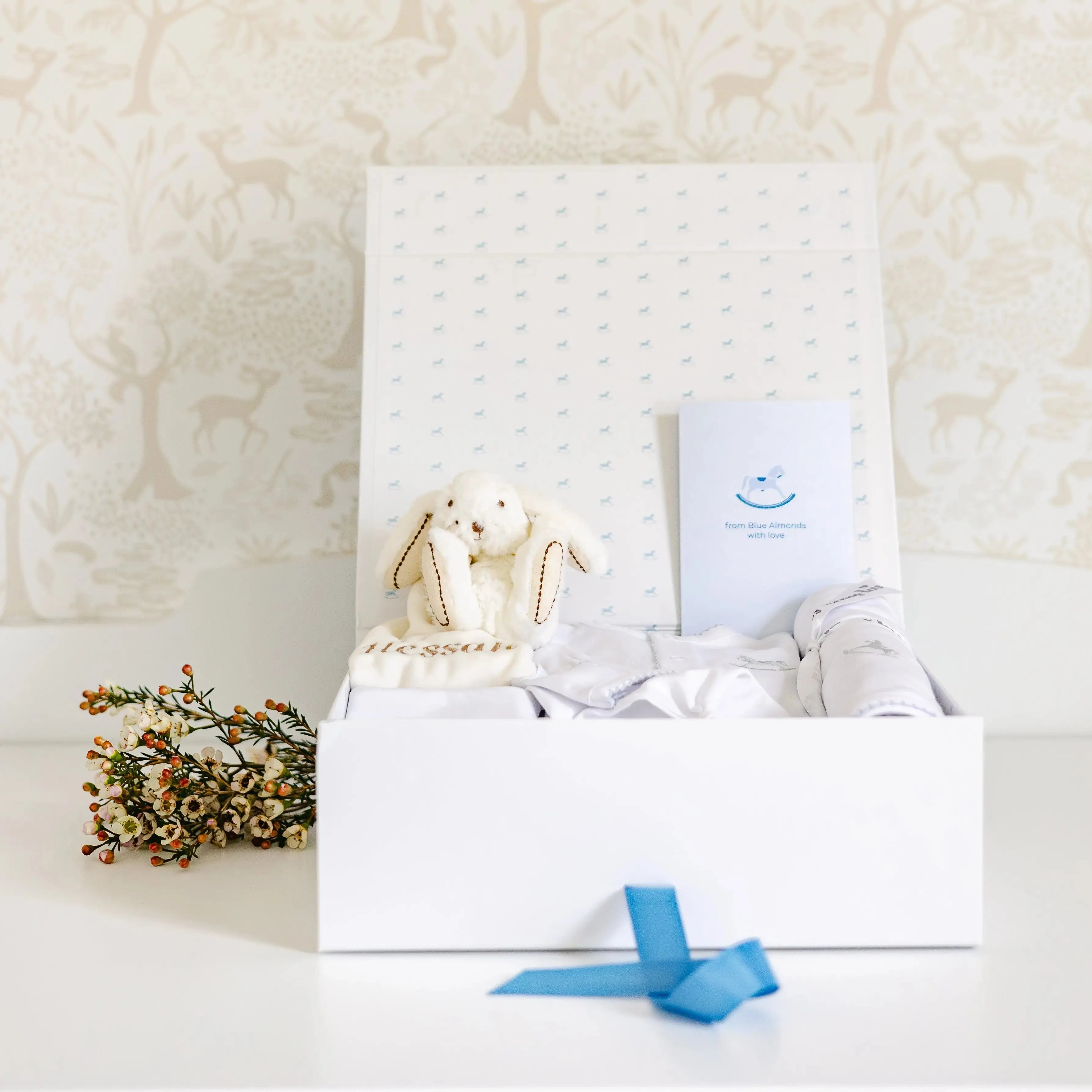 Personalised neutral Signature baby gift set