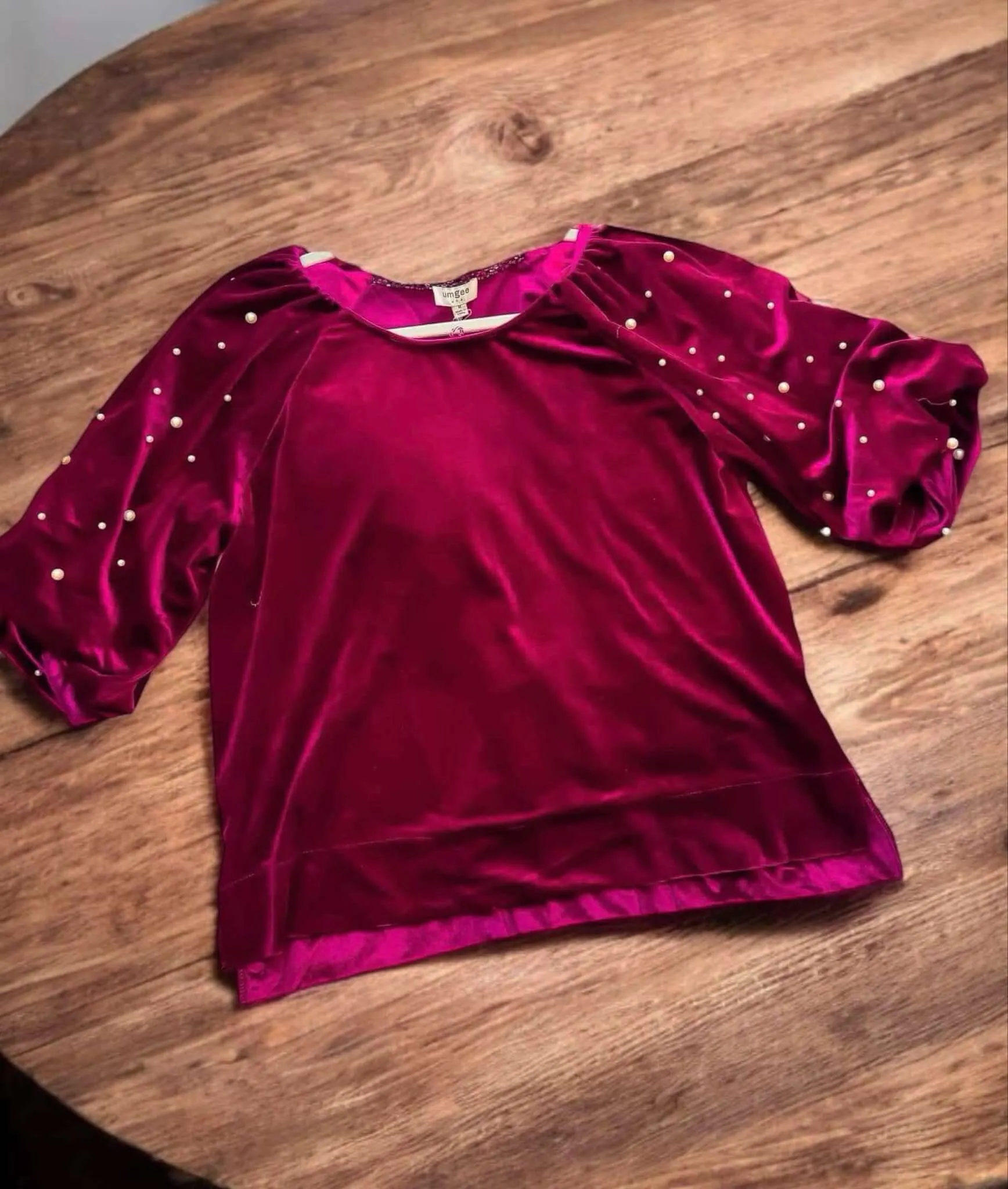 PRECIOUS PEARLS VELVET TOP  by Umgee (scarlet)