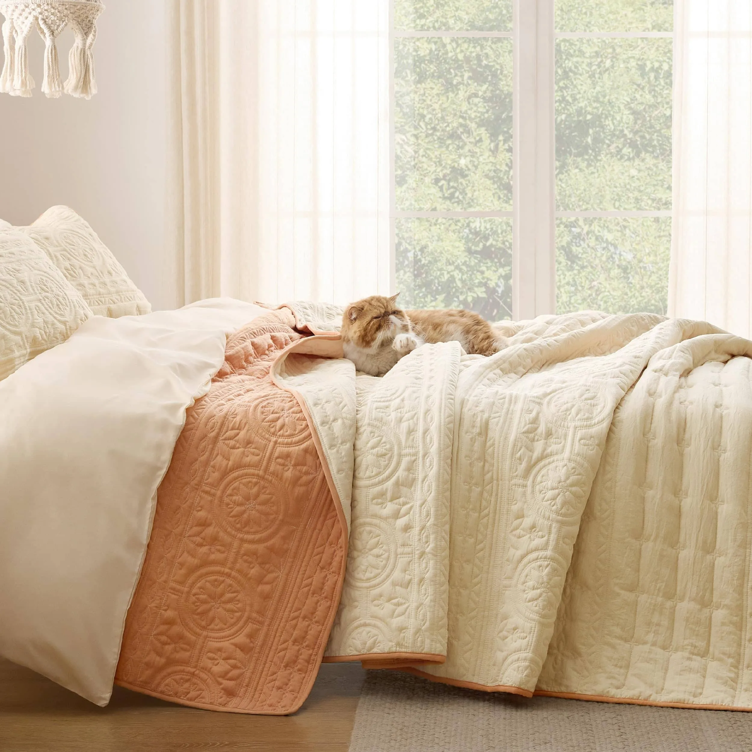 Scrollwork Quilt Set