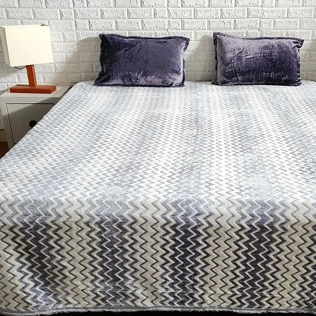 Silver Grey Zigzag Pattern Warm Bedsheet