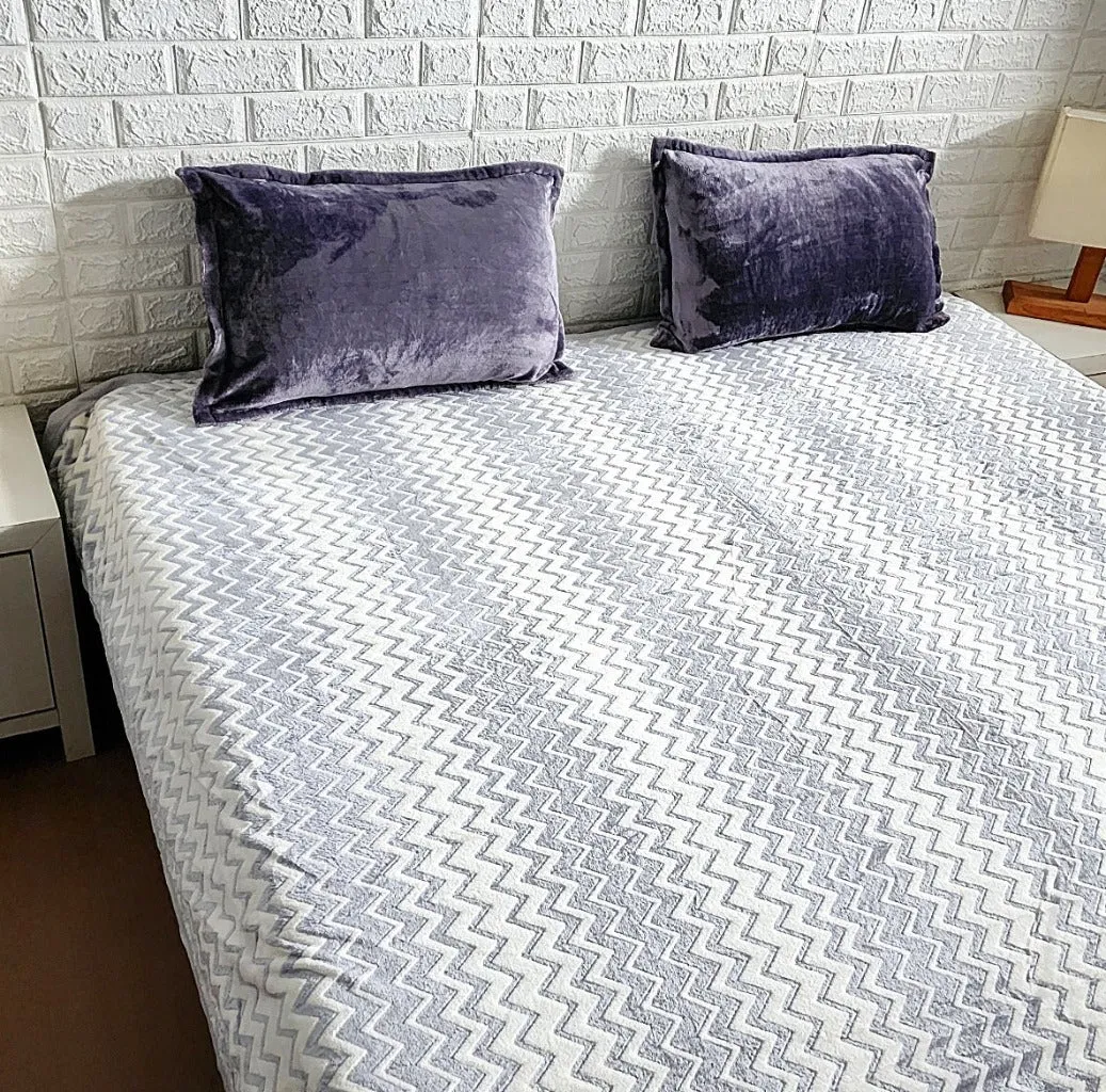 Silver Grey Zigzag Pattern Warm Bedsheet